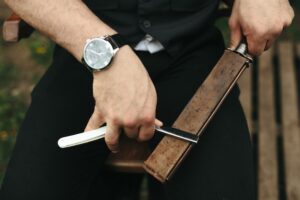 An welcher Hand trägt man Uhren? Welche Hand traditionell für das Tragen einer Uhr gewählt wird
