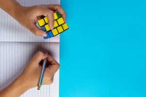 Rubik-Würfel Lösung Einfach – Einfache Methode zum Lösen eines Rubik-Würfels