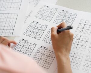 Sudoku mit Lösungen zum Ausdrucken – Kostenlose Sudoku-Vorlagen mit Lösungen als PDF