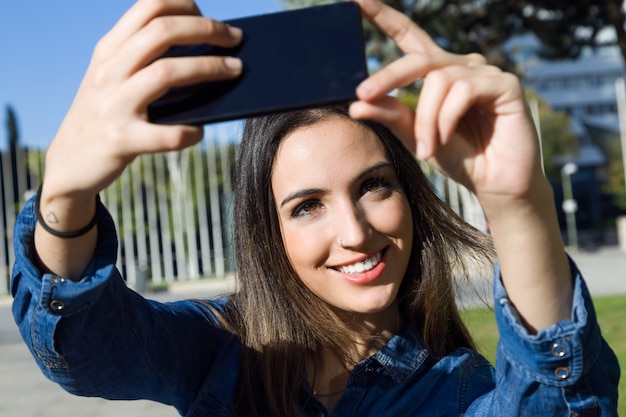 Wie Mache Ich Gute Selfies? Tipps für bessere Selfies mit Licht, Perspektive und Kameraeinstellungen