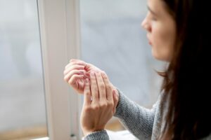 Was Bedeutet Ein Langer Fingernagel Am Kleinen Finger? Geschichte und mögliche Bedeutungen dieses Brauchs